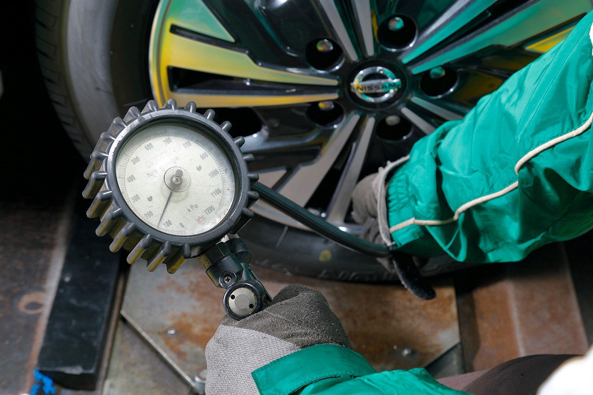 タイヤ点検